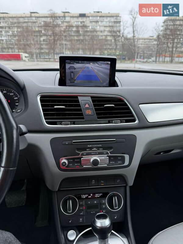 Внедорожник / Кроссовер Audi Q3 2016 в Киеве