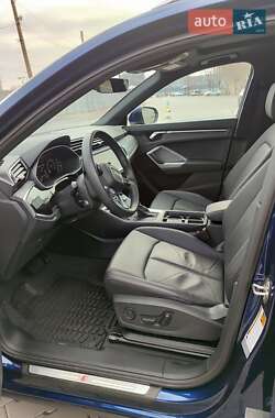 Внедорожник / Кроссовер Audi Q3 2024 в 