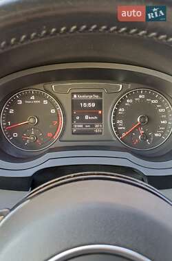 Позашляховик / Кросовер Audi Q3 2016 в 