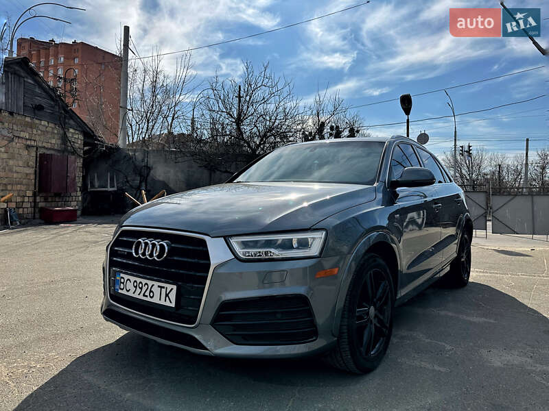 Позашляховик / Кросовер Audi Q3 2016 в 