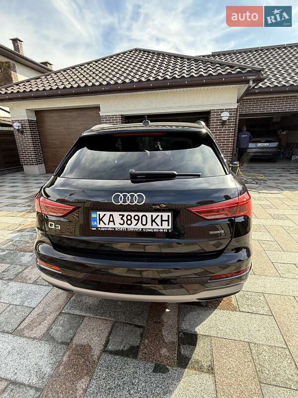 Позашляховик / Кросовер Audi Q3 2021 в Києві