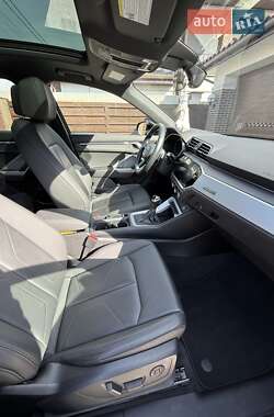 Внедорожник / Кроссовер Audi Q3 2021 в 