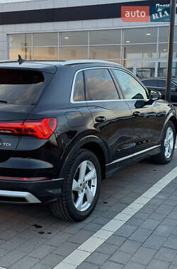 Позашляховик / Кросовер Audi Q3 2019 в 