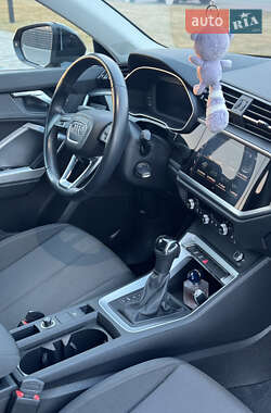 Позашляховик / Кросовер Audi Q3 2019 в 
