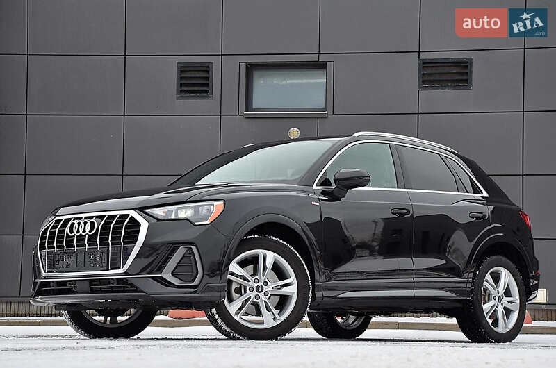 Позашляховик / Кросовер Audi Q3 2019 в 