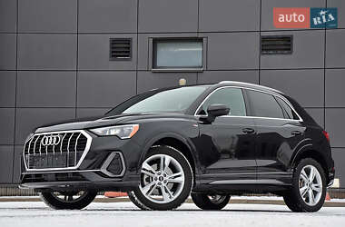 Позашляховик / Кросовер Audi Q3 2019 в 
