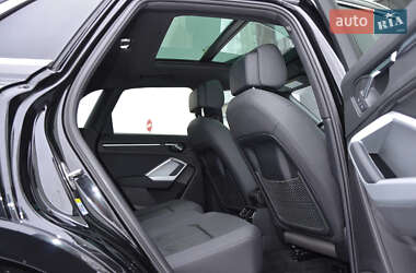 Позашляховик / Кросовер Audi Q3 2019 в 