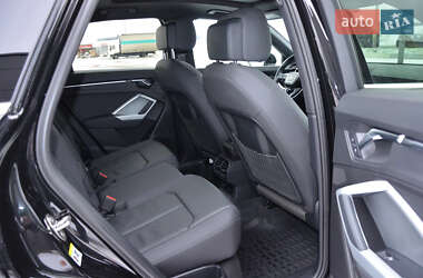 Позашляховик / Кросовер Audi Q3 2019 в 