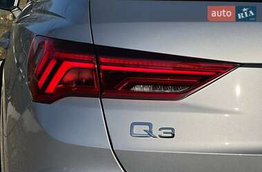 Внедорожник / Кроссовер Audi Q3 2022 в 
