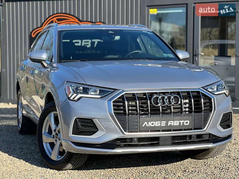Внедорожник / Кроссовер Audi Q3 2022 в 