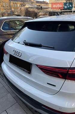 Внедорожник / Кроссовер Audi Q3 2021 в 