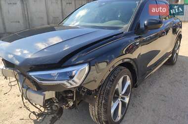 Внедорожник / Кроссовер Audi Q3 2022 в 