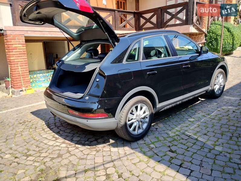 Внедорожник / Кроссовер Audi Q3 2015 в Ужгороде