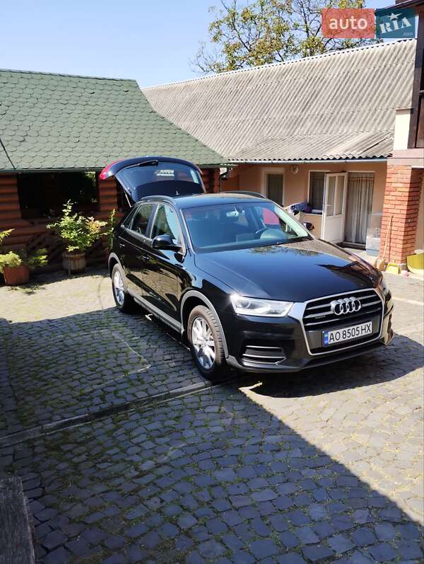 Внедорожник / Кроссовер Audi Q3 2015 в Ужгороде