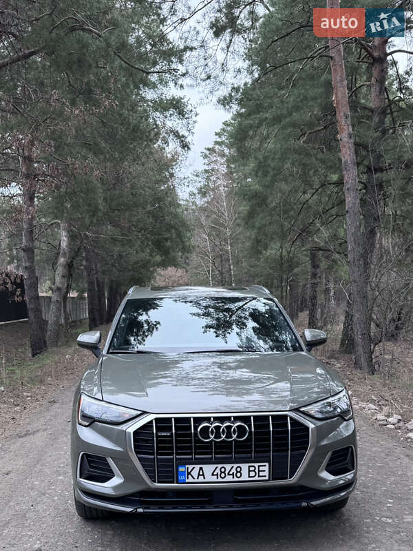 Внедорожник / Кроссовер Audi Q3 2019 в Киеве