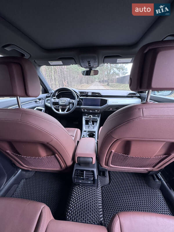 Внедорожник / Кроссовер Audi Q3 2019 в Киеве