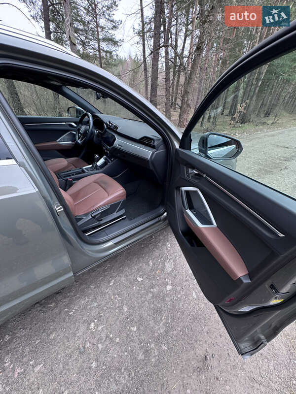 Внедорожник / Кроссовер Audi Q3 2019 в Киеве