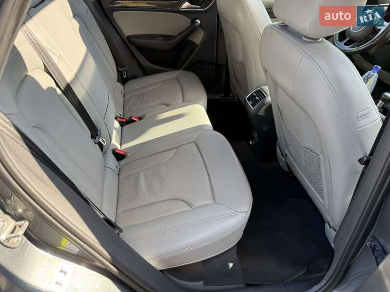 Внедорожник / Кроссовер Audi Q3 2016 в Ровно