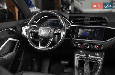 Внедорожник / Кроссовер Audi Q3 2019 в 