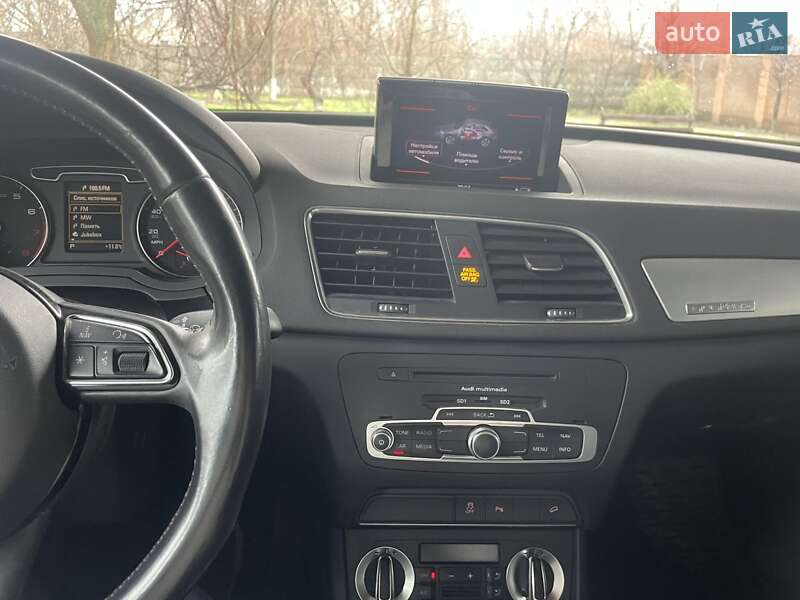 Внедорожник / Кроссовер Audi Q3 2015 в Днепре