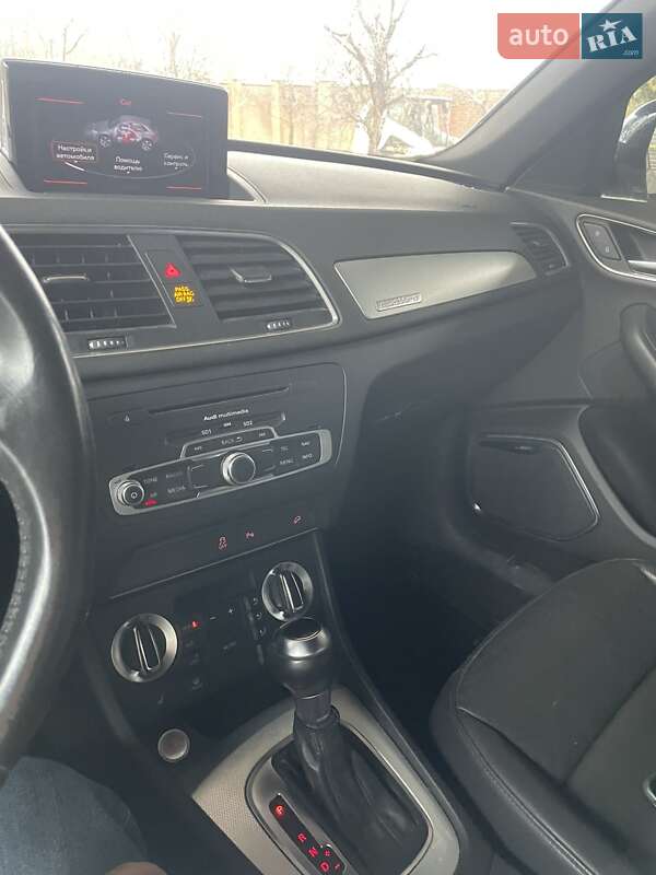 Внедорожник / Кроссовер Audi Q3 2015 в Днепре