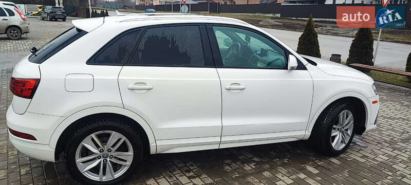 Внедорожник / Кроссовер Audi Q3 2017 в Каменец-Подольском