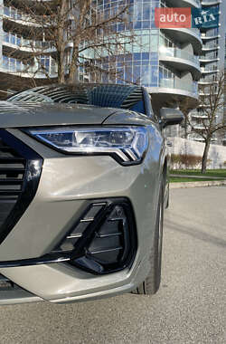 Позашляховик / Кросовер Audi Q3 2021 в 