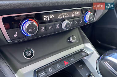 Позашляховик / Кросовер Audi Q3 2021 в 