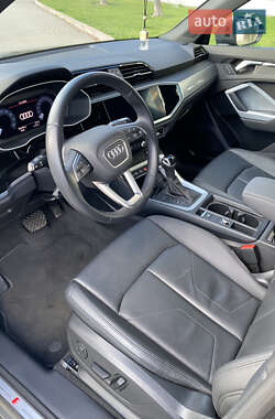Позашляховик / Кросовер Audi Q3 2021 в 