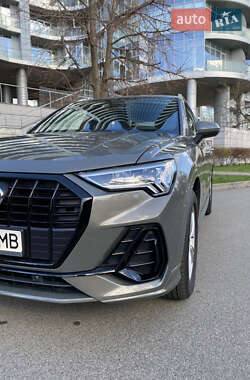 Позашляховик / Кросовер Audi Q3 2021 в 