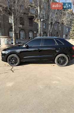 Позашляховик / Кросовер Audi Q3 2016 в 