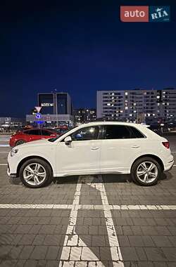Внедорожник / Кроссовер Audi Q3 2020 в 