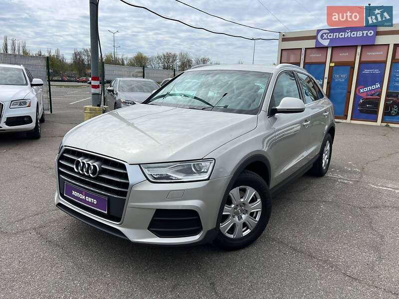 Позашляховик / Кросовер Audi Q3 2016 в 
