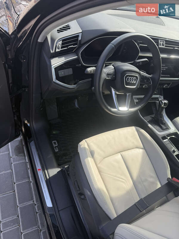 Внедорожник / Кроссовер Audi Q3 2022 в Одессе