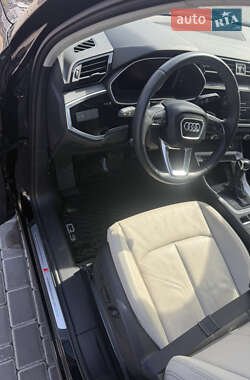 Внедорожник / Кроссовер Audi Q3 2022 в 