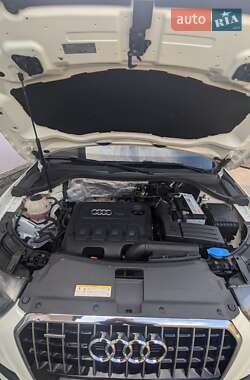 Позашляховик / Кросовер Audi Q3 2012 в 