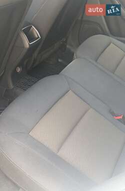 Позашляховик / Кросовер Audi Q3 2012 в 