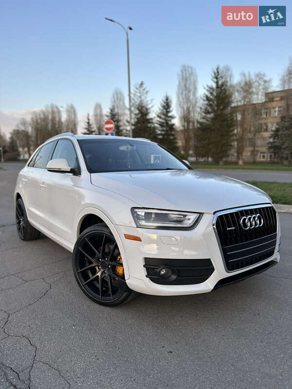 Внедорожник / Кроссовер Audi Q3 2015 в 