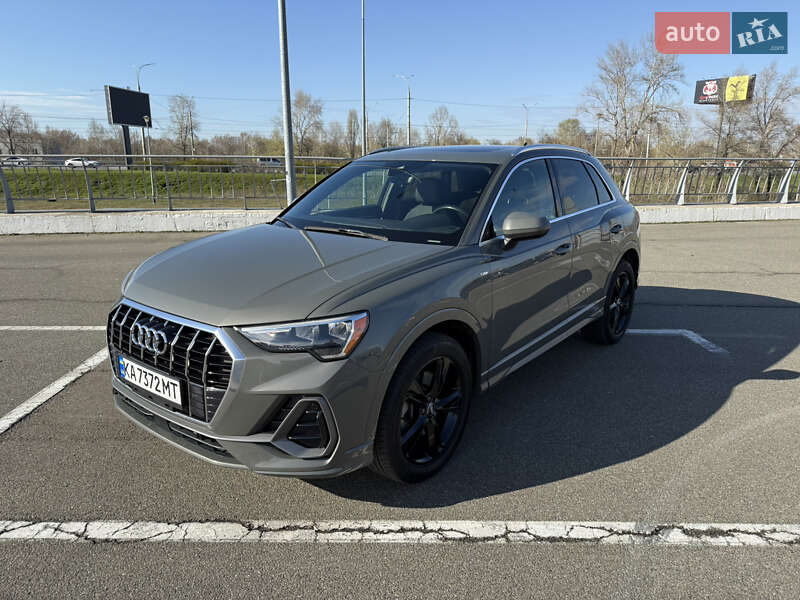 Внедорожник / Кроссовер Audi Q3 2019 в 