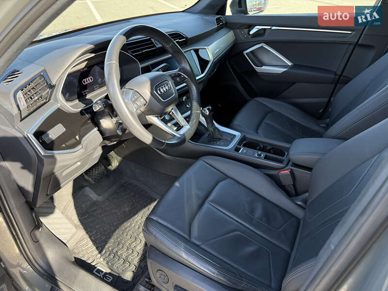 Внедорожник / Кроссовер Audi Q3 2019 в Киеве