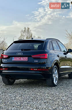 Позашляховик / Кросовер Audi Q3 2016 в 