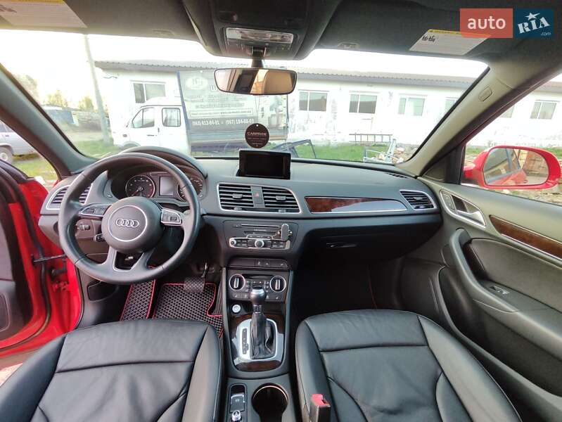 Внедорожник / Кроссовер Audi Q3 2017 в 