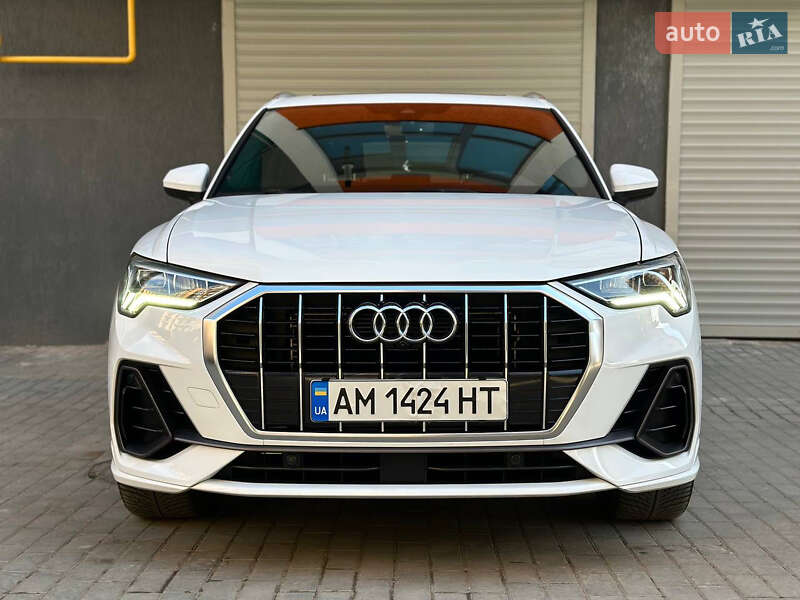 Внедорожник / Кроссовер Audi Q3 2021 в 