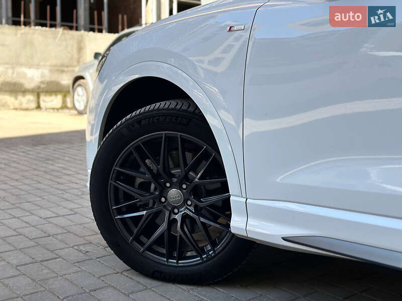 Внедорожник / Кроссовер Audi Q3 2021 в Житомире