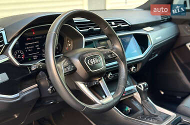 Внедорожник / Кроссовер Audi Q3 2021 в 