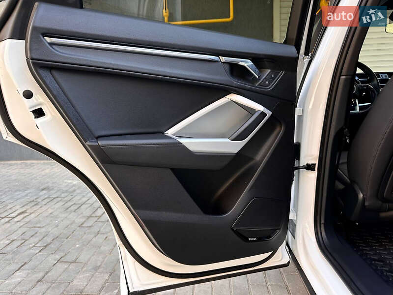 Внедорожник / Кроссовер Audi Q3 2021 в Житомире