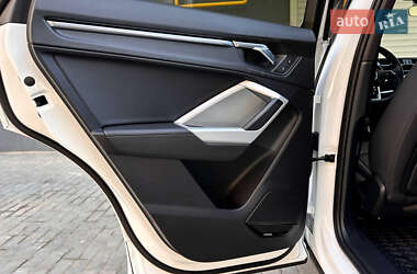 Внедорожник / Кроссовер Audi Q3 2021 в 