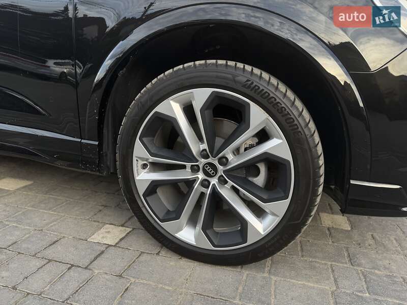 Внедорожник / Кроссовер Audi Q3 2022 в Киеве