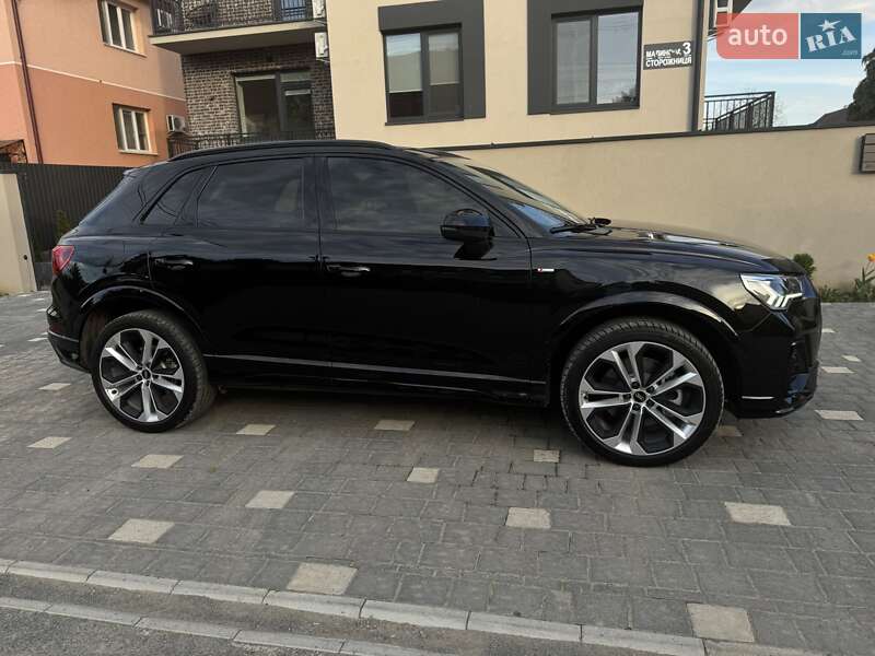 Внедорожник / Кроссовер Audi Q3 2022 в Киеве