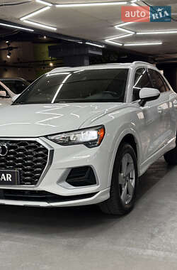 Внедорожник / Кроссовер Audi Q3 2019 в 